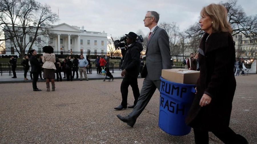 Aksi tersebut sebagai protes kepada Trump.