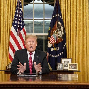 Dari Layar Kaca, Trump Pastikan Keselamatan Warga AS