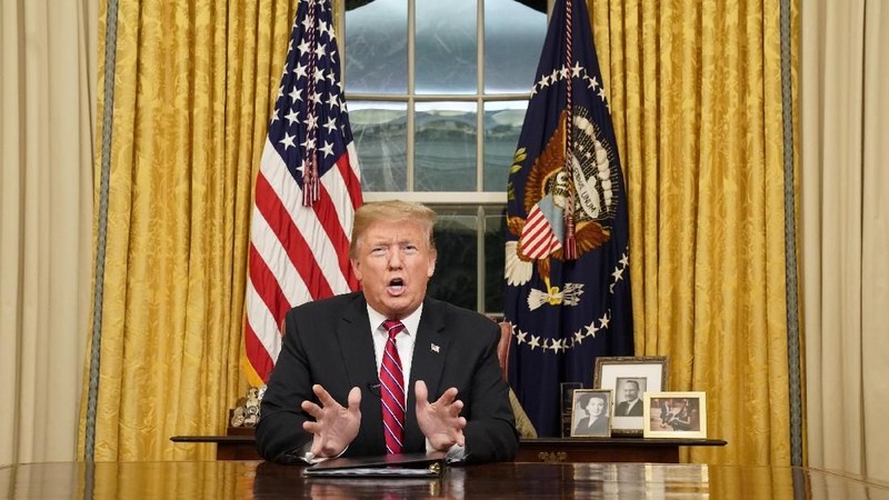 Trump mengatakan dalam pidato perdana kali pertama dari Oval Office bahwa ada krisis keamanan dan kemanusiaan yang meningkat di perbatasan AS-Meksiko.