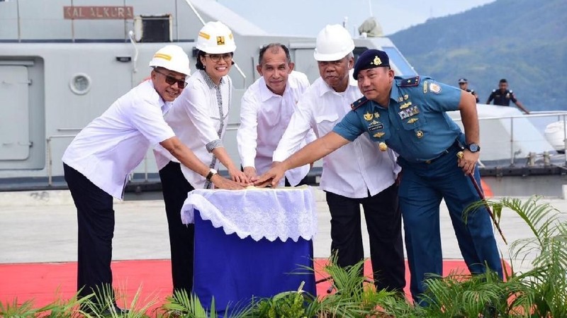 Kesadaran dan peran aktif masyarakat memelihara kawasan Pantai Wainitu sangat penting, salah satunya tidak membuang sampah ke laut.