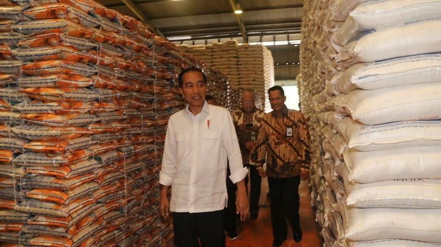 Presiden Joko Widodo (Jokowi) memastikan para penerima manfaat Program Keluarga Harapan (PKH) sudah dapat mengambil dananya.