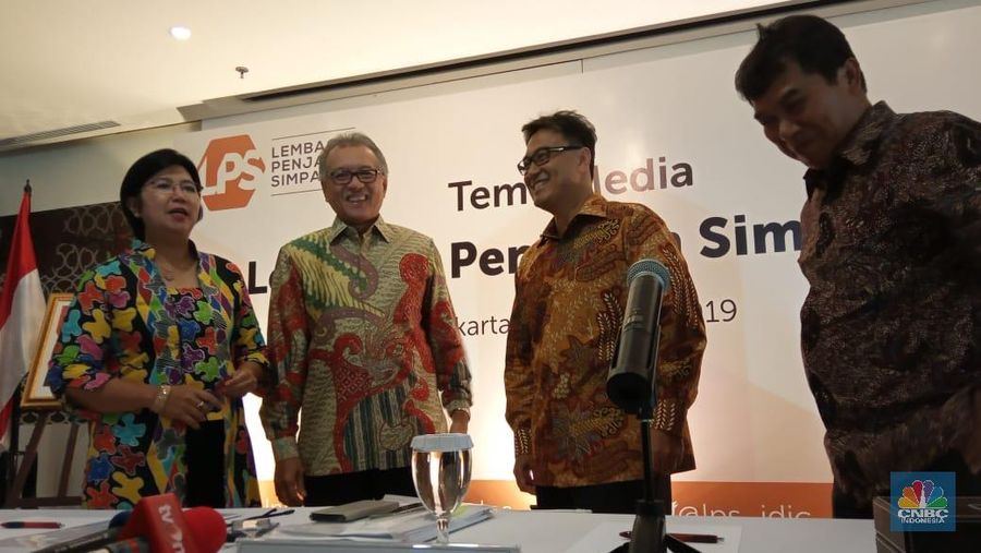Industri perbankan Indonesia masih saja tetap seksi.