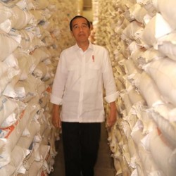 Terus Blusukan ke Pasar, Jokowi tak Ingin ada Kenaikan Harga