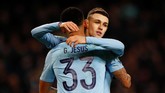 Pemain pengganti, Phil Foden ikut mencetak gol. Gol Foden membuat Manchester City unggul 6-0. (Reuters/Jason Cairnduff)
