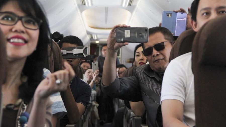Garuda hadirkan terobosan pelayanan penerbangan, dengan gelar konser akustik di atas pesawat 