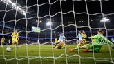 Gabriel Jesus langsung memborong dua gol dalam waktu empat menit di menit ke-30 dan ke-34. (REUTERS/Phil Noble)