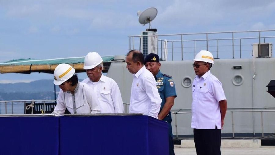 Kesadaran dan peran aktif masyarakat memelihara kawasan Pantai Wainitu sangat penting, salah satunya tidak membuang sampah ke laut.