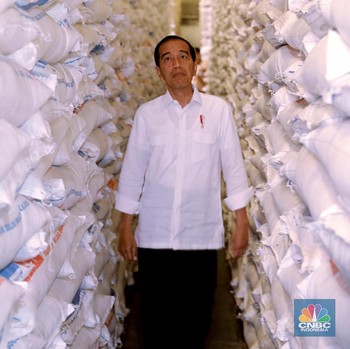 Jokowi Sambangi Gudang Bulog, Intip Pasokan Beras 2019
