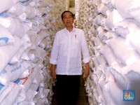 Jokowi Sambangi Gudang Bulog, Intip Pasokan Beras 2019
