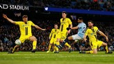 Pesta gol Manchester City ditutup oleh gol Riyad Mahrez. Manchester City menang 9-0 di laga lawan Burton Albion. (Reuters/Jason Cairnduff)