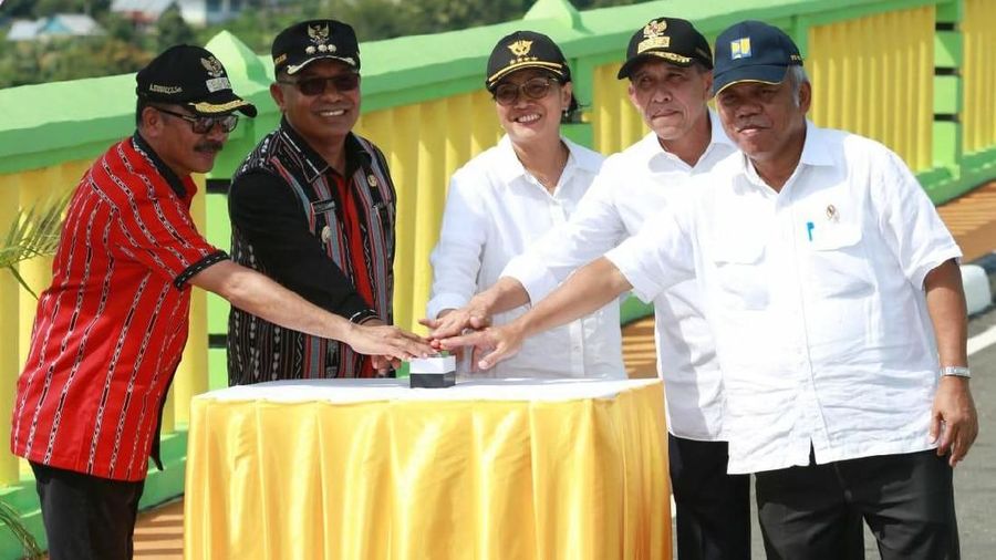 Menteri Keuangan Sri Mulyani Indrawati (Menkeu) meresmikan operasional Jembatan Leta Ora Ralan di Saumlaki, Maluku Tenggara Barat (MTB).