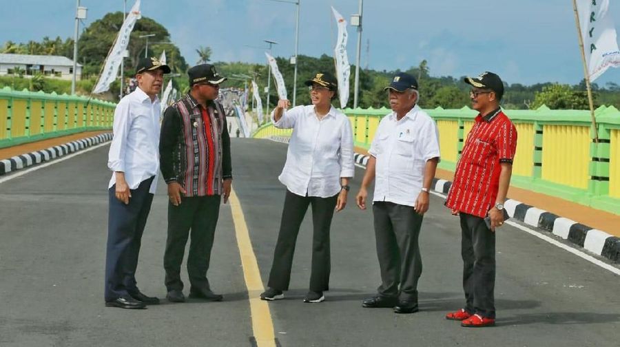 Pembangunan Jembatan Leta Ora Ralan dibangun menggunakan dana Surat Berharga Syariah Negara (SBSN) atau sukuk sebesar Rp 123,07 miliar.