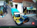 VIDEO: Mobil Polisi Pengawal Tahanan Ditabrak Truk