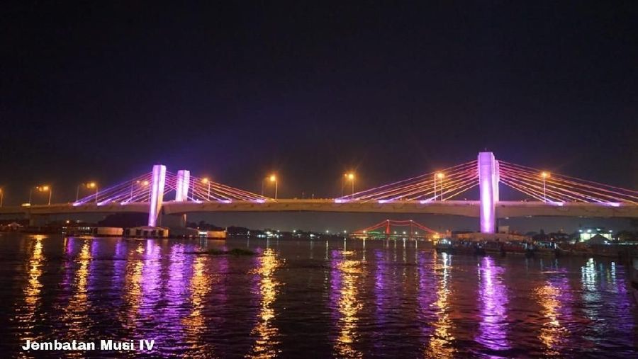 Jembatan yang melintasi Sungai Musi ini juga dilengkapi sensor pendeteksi keamanan jembatan atau Structure Held Monitoring System.