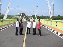 Peresmian proyek pembangunan infrastruktur yang dibiayai Surat Berharga Syariah Negara (SBSN/Sukuk). (Biro Pers Kementerian PUPR)