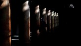 Seorang jemaat berjalan di dalam Gereja Nativity di Bethlehem, Tepi Barat. (Reuters/Mohamad Torokman)