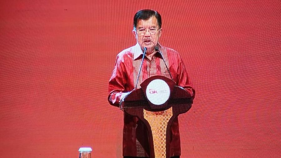 Pembangunan LRT Jabodetabek yang bersisian dengan jalan tol dinilai JK tidak efisien.