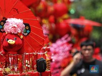 Yuk! Berburu Ornamen Imlek di Kawasan Petak Sembilan