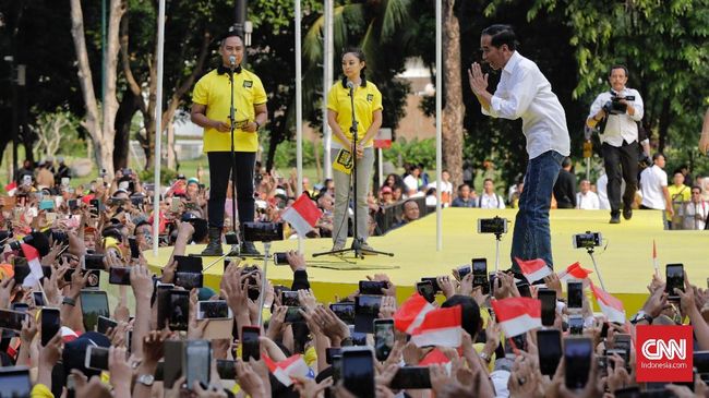 Jokowi Pamer Kemenangan di Solo dan Jakarta ke Alumni UI