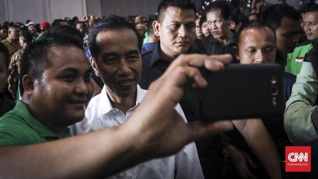 Penusukan Wiranto Tak Ganggu Aktivitas Selfie Jokowi