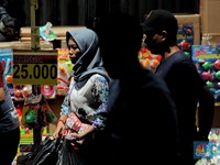 Menyimak Hiruk Pikuk Pedagang di Pasar Asemka