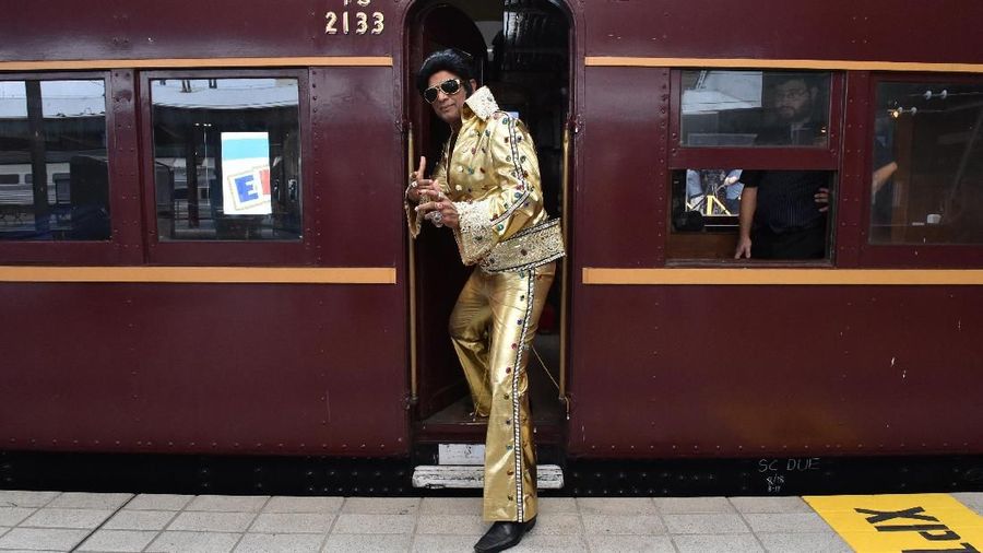 Kereta Elvis Express dan kereta Blue Suede Express akan menuju ke Parkes untuk Festival Elvis tahunan.