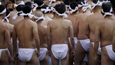 Selain itu, ritual ini dipercaya membawa keberuntungan.