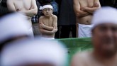 Ritual ini tak memandang jenis kelamin, usia, maupun kelas sosial. Semua bisa bergabung melakukannya.