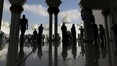 Masjid seluas 12 hektar ini didaulat menjadi mesjid dengan kubah terbesar di dunia ini bisa menampung 41 ribu jemaat dan 8 ribu umat di aula utamanya. (REUTERS/Suhaib Salem)