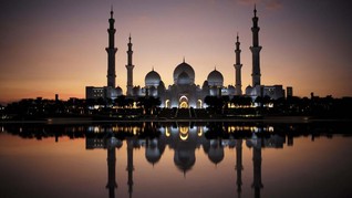 FOTO: Masjid Terbesar Ketiga Dunia yang Bergelimang Kemegahan
