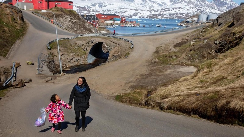 AS tertarik membeli Greenland karena letaknya yang strategis. selain itu, wilayah ini kaya akan sumber daya alam mineral.