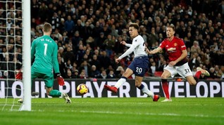 De Gea Bingkai Sepatu Man United vs Tottenham