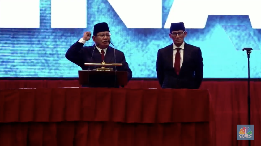 Fokus pertama adalah ekonomi yang mengutamakan rakyat, adil, makmur, berkualitas, dan berwawasan lingkungan