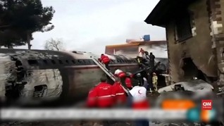 Video: Pesawat Kargo Jatuh Di Iran Tengah, Belasan Tewas