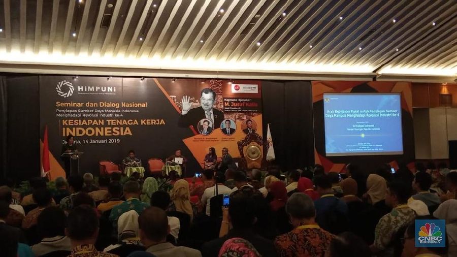 Dari 127 juta orang angkatan kerja, 41% diantaranya merupakan tamatan SD dan 18% tamatan SMP.