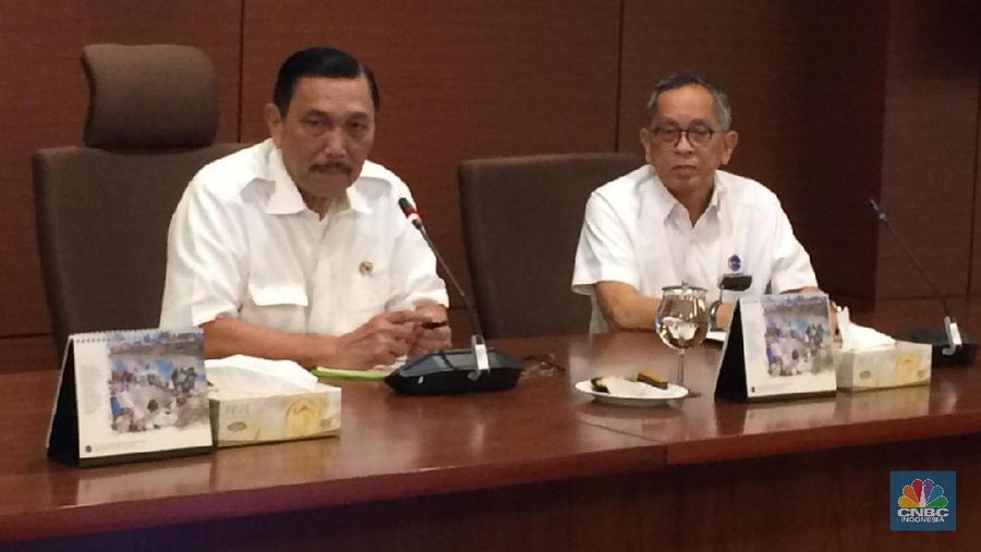 Kritik Wakil Presiden Jusuf Kalla (JK) soal mahalnya proyek light rail transit (LRT) diaminkan oleh Menko Kemaritiman, Luhut Binsar Pandjaitan.