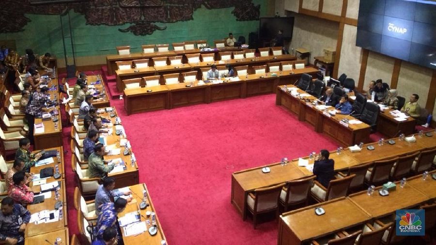 Suasana Rapat Kerja Komisi XI DPR dengan HIMBARA di DPR, Senayan, Selasa (15/1/2019) (CNBC Indonesia/Syahrizal Sidik)