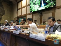 3,5 Jam Bahas Freeport, DPR Malah Gantung Hasil Rapat
