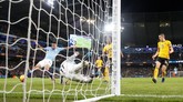 Pertandingan baru berjalan 10 menit, striker Manchester City Gabriel Jesus sudah mencetak gol ke gawang Wolverhampton Wanderers memanfaatkan assist dari Leroy Sane. (Reuters/Carl Recine)
