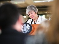 Theresa May Gandeng Oposisi, Euro & Pound Menguat