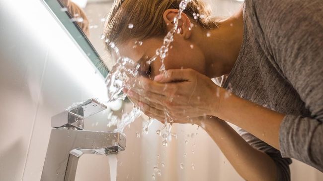 6 Cara Cuci Wajah yang Benar