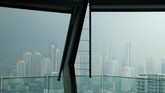 Seperti situasi di Jakarta, udara di Ibu Kota Bangkok, Thailand juga diselimuti oleh kabut sebagai dampak polusi. (REUTERS/Soe Zeya Tun)