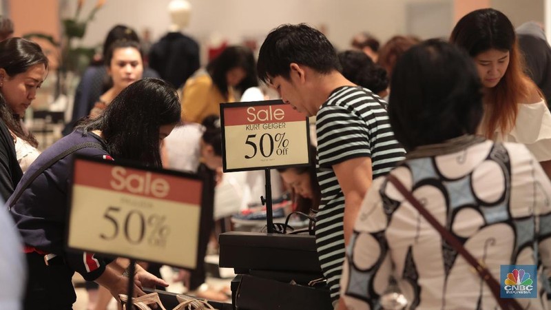 Ritel asal Thailand ini sedang menggelar closing down sale terkait penutupan gerainya di NeoSoho.