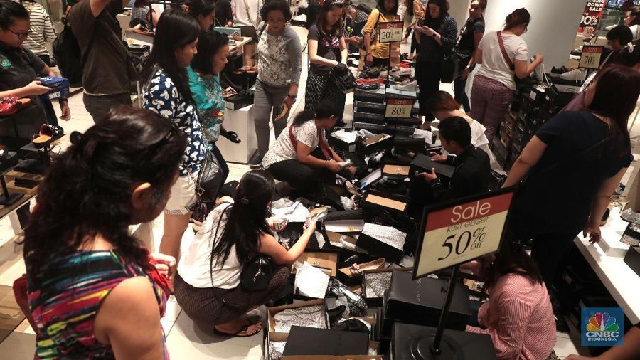 Ritel asal Thailand ini sedang menggelar closing down sale terkait penutupan gerainya di NeoSoho.