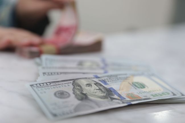 Pukul 10.00 WIB Rupiah Berbalik Melemah ke Rp 14.700/US