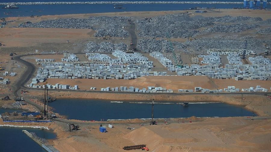 Colombo Port City merupakan proyek reklamasi yang akan menjadi penyambung bagi ibu kota Srilanka