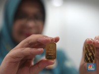 Harga Emas Berayun ke Bawah Digelayuti Prospek Suram Ekonomi