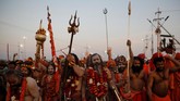 Peserta festival ini disebut makin banyak setiap tahunnya. Mengikuti festival ini nyaris menjadi tren. (REUTERS/Danish Siddiqui)