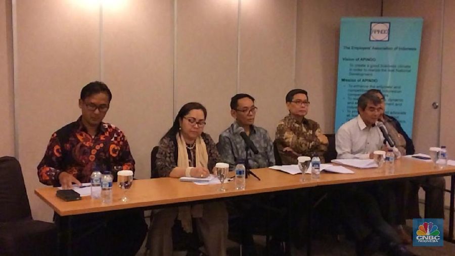 Pengusaha menyatakan keberatannya menyikapi draft Rancangan Undang-undang Larangan Praktik Monopoli dan Persaingan Usaha Tidak Sehat.