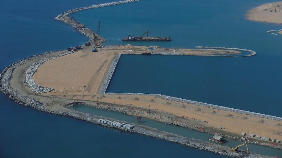 Colombo Port City merupakan proyek reklamasi yang akan menjadi penyambung bagi ibu kota Srilanka